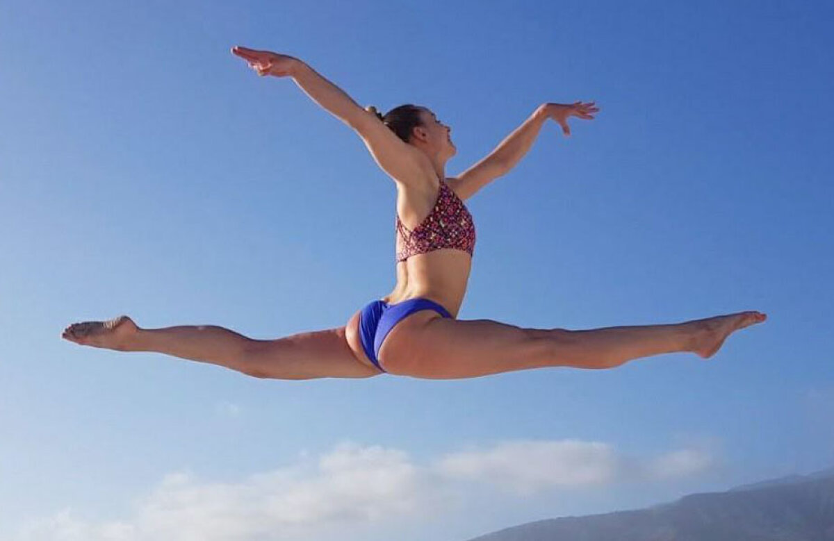 FOTO Nu și-a pierdut îndemânarea! Sandra Izbașa a refăcut în vacanță un exercițiu spectaculos din gimnastică
