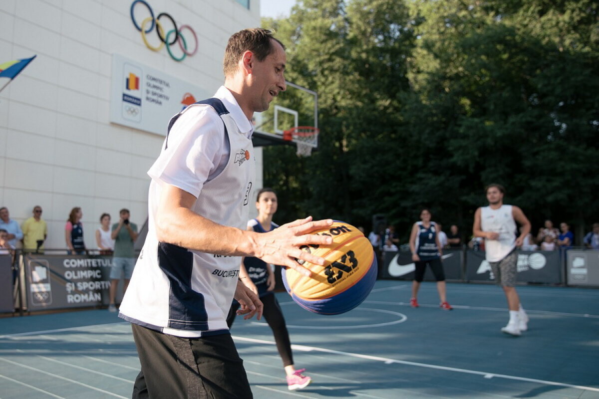 GALERIE FOTO Sportivii de legendă ai României s-au întrecut pe terenul de baschet » Mihai Covaliu a făcut spectacol în fața sediului COSR!