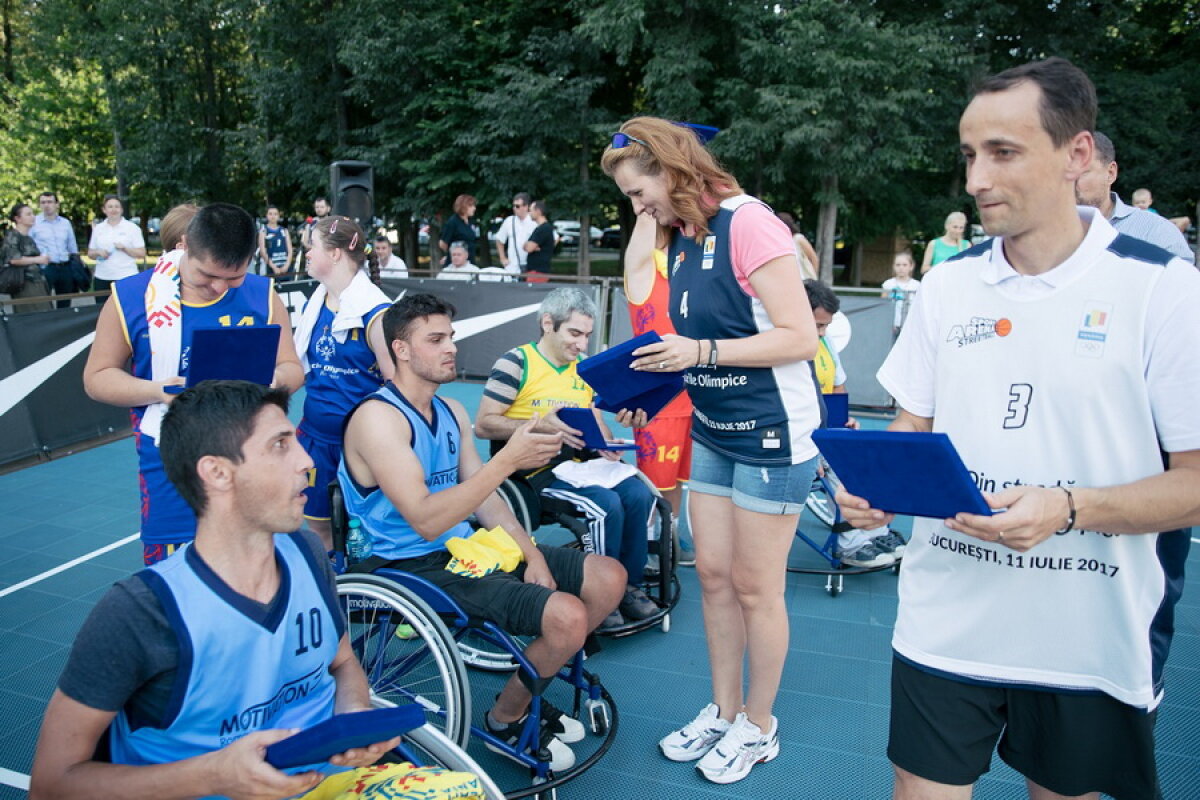 GALERIE FOTO Sportivii de legendă ai României s-au întrecut pe terenul de baschet » Mihai Covaliu a făcut spectacol în fața sediului COSR!