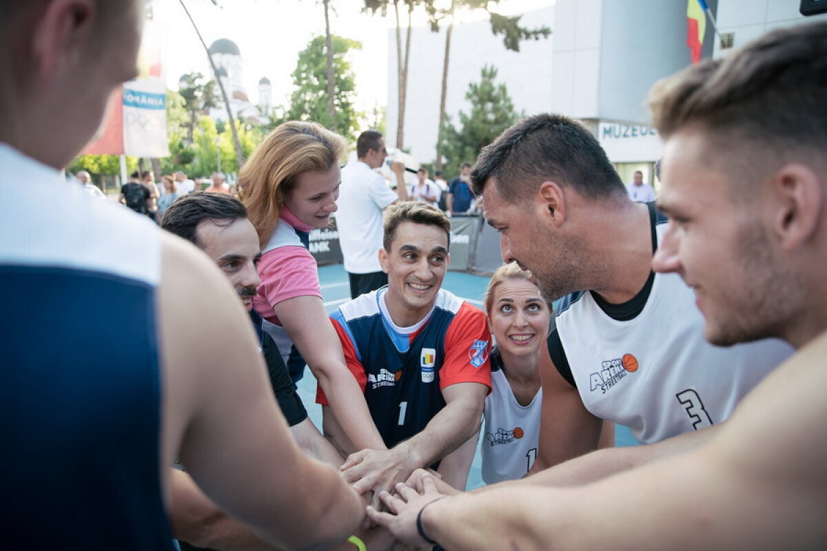 GALERIE FOTO Sportivii de legendă ai României s-au întrecut pe terenul de baschet » Mihai Covaliu a făcut spectacol în fața sediului COSR!