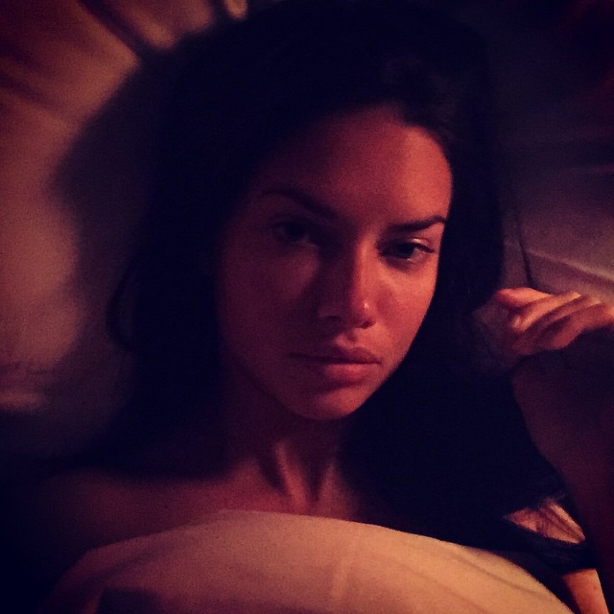 FOTO A renunțat la sport pentru cărți » Superba Adriana Lima s-a despărțit de un baschetbalist pentru un scriitor