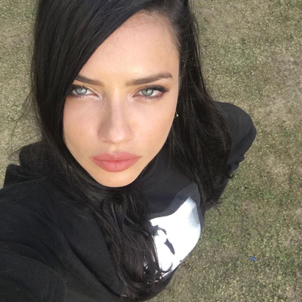 FOTO A renunțat la sport pentru cărți » Superba Adriana Lima s-a despărțit de un baschetbalist pentru un scriitor