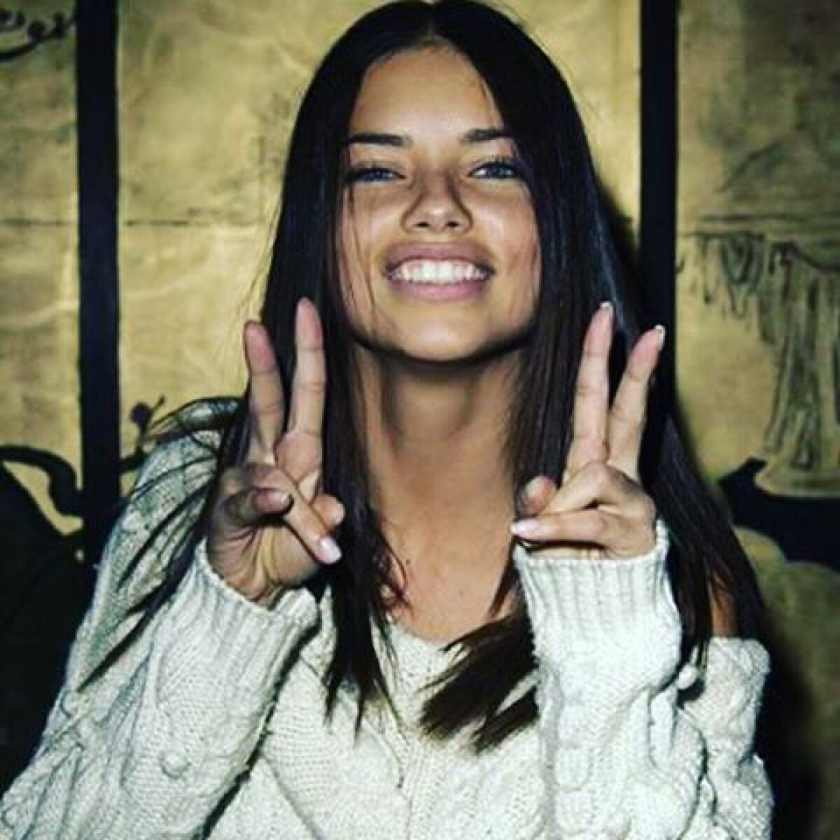 FOTO A renunțat la sport pentru cărți » Superba Adriana Lima s-a despărțit de un baschetbalist pentru un scriitor