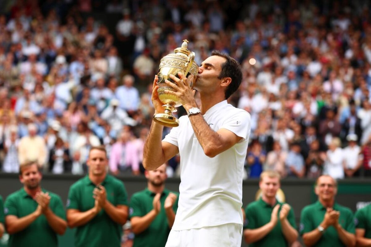 FOTO Dulcele sărut al gloriei după al optulea trofeu la Wimbledon » Roger Federer, campionul absolut