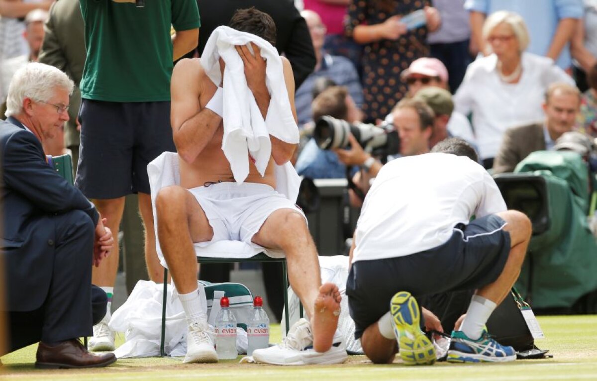 FOTO Dulcele sărut al gloriei după al optulea trofeu la Wimbledon » Roger Federer, campionul absolut