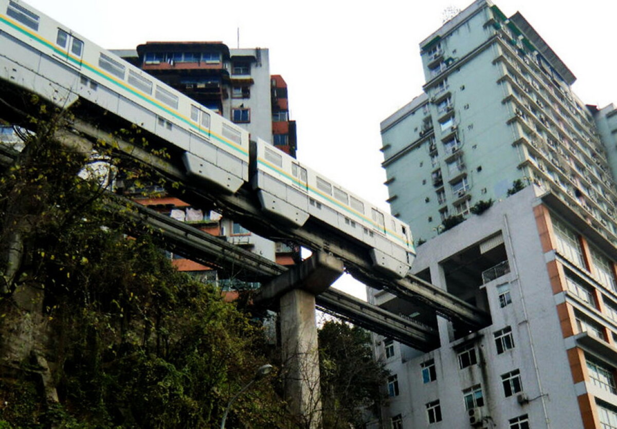 FOTO & VIDEO China: O linie de metrou trece printr-un bloc de locuințe, la nivelul etajului 6