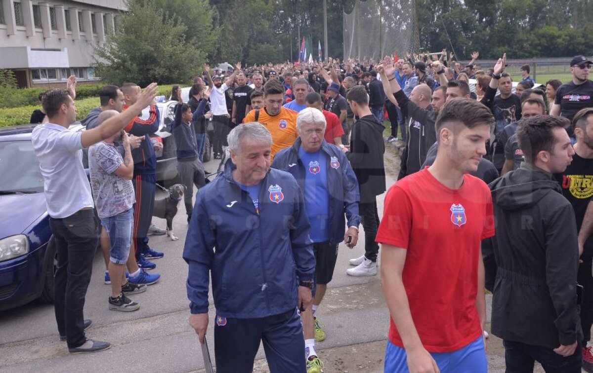 VIDEO + FOTO Primul antrenament pentru Steaua! Sute de fani au venit în Ghencea pentru a susține echipa