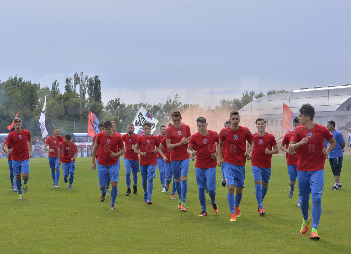 VIDEO + FOTO Primul antrenament pentru Steaua! Sute de fani au venit în Ghencea pentru a susține echipa