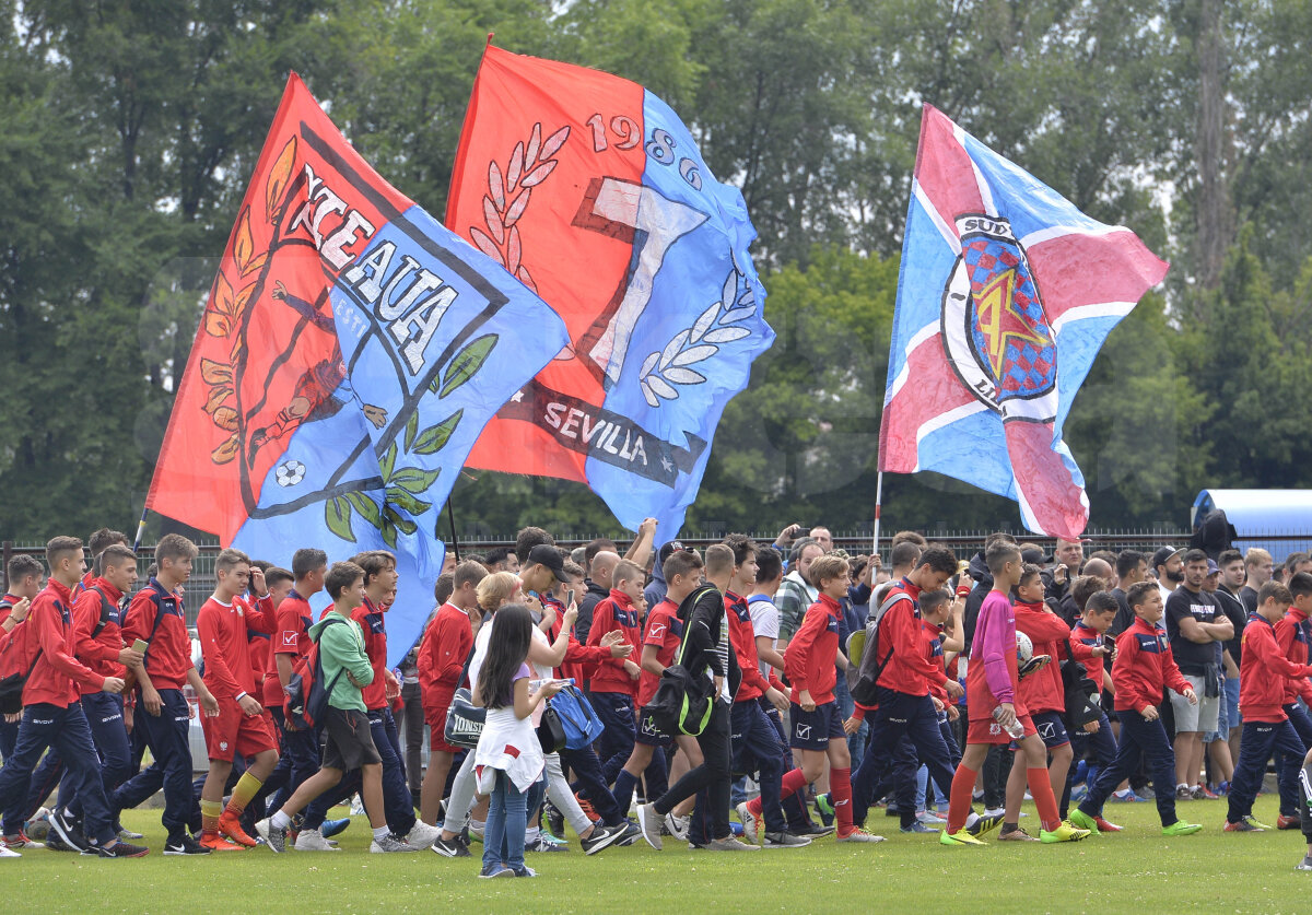 VIDEO + FOTO Primul antrenament pentru Steaua! Sute de fani au venit în Ghencea pentru a susține echipa