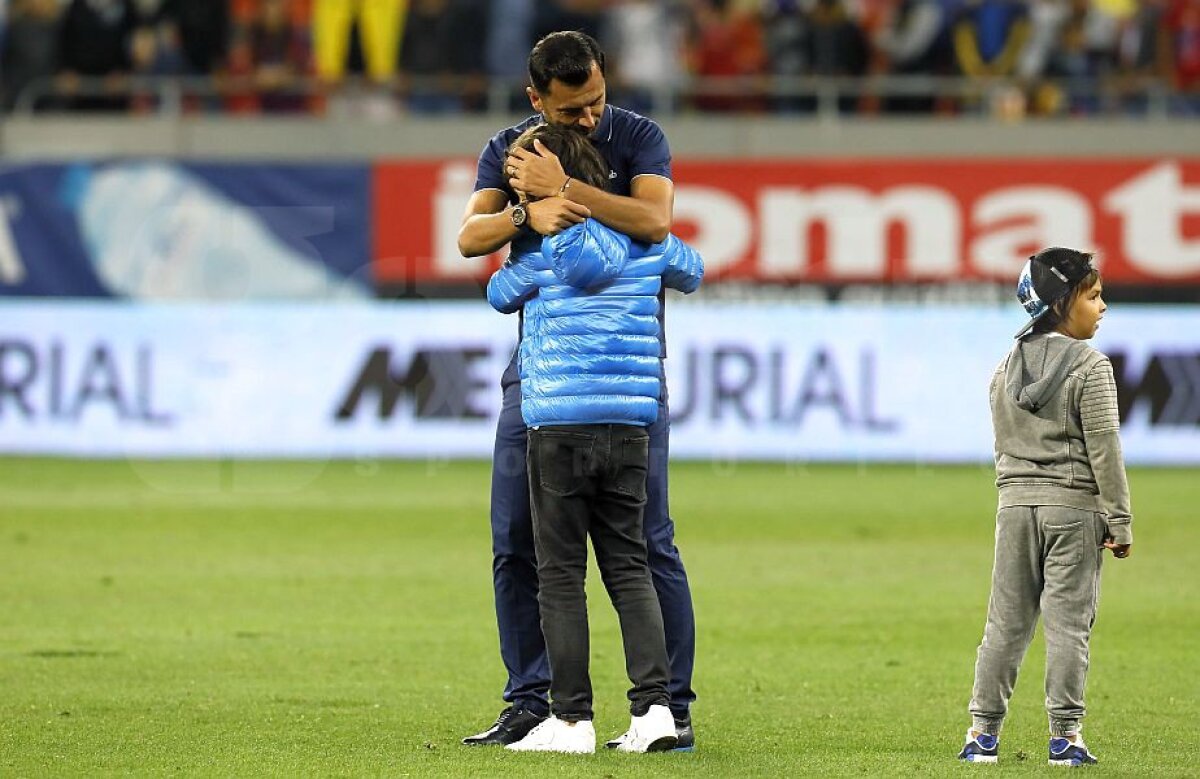FOTO EXCLUSIV Cel mai emoţionant moment pentru Nicolae Dică la debutul pe banca FCSB » Imaginile surprinse de fotoreporterul Gazetei
