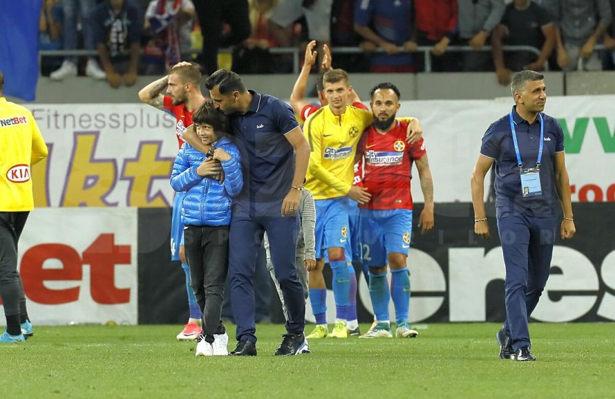 FOTO EXCLUSIV Cel mai emoţionant moment pentru Nicolae Dică la debutul pe banca FCSB » Imaginile surprinse de fotoreporterul Gazetei