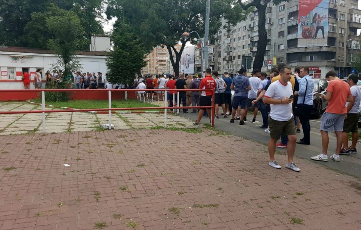 VIDEO + FOTO Dinamo vinde tichete pentru meciul cu Bilbao! Coadă la casa de bilete de la Stadionul Dinamo