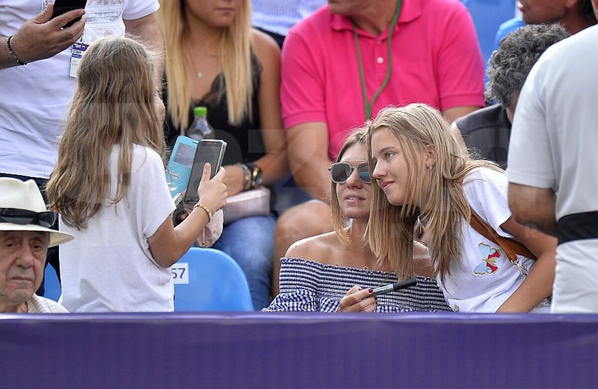 FOTO Simona Halep și-a urmărit conaționalele din tribunele BRD Bucharest Open: ”Sunt dornică să joc din nou!”