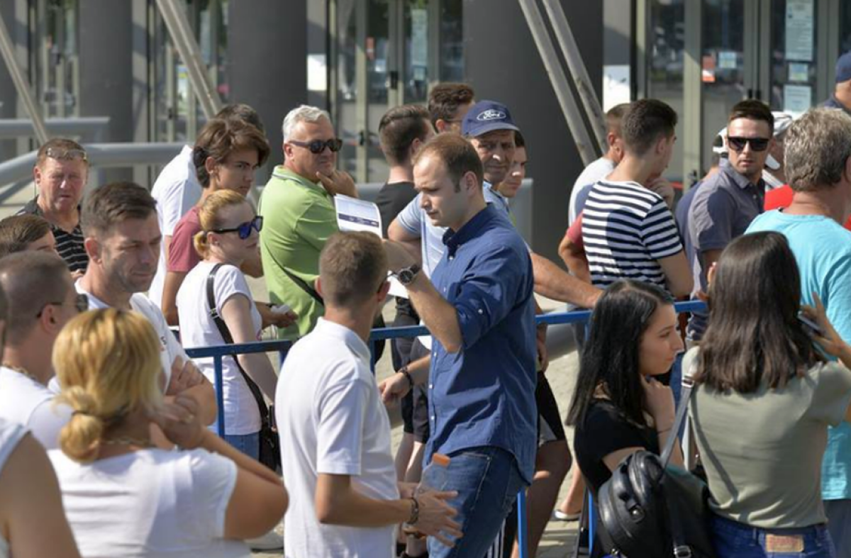 Sold out! Bișnițarii și-au făcut de cap înainte de CS U Craiova - Milan » Cum au pus mâna șmecherii pe mii de bilete