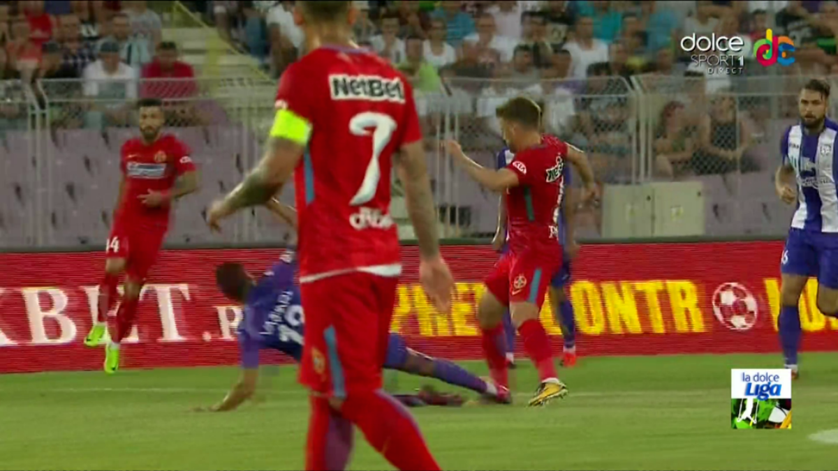 FOTO Eroare a lui Andrei Chivulete în meciul ACS Poli - FCSB! A iertat un jucător al lui Poli de eliminare în minutul 16