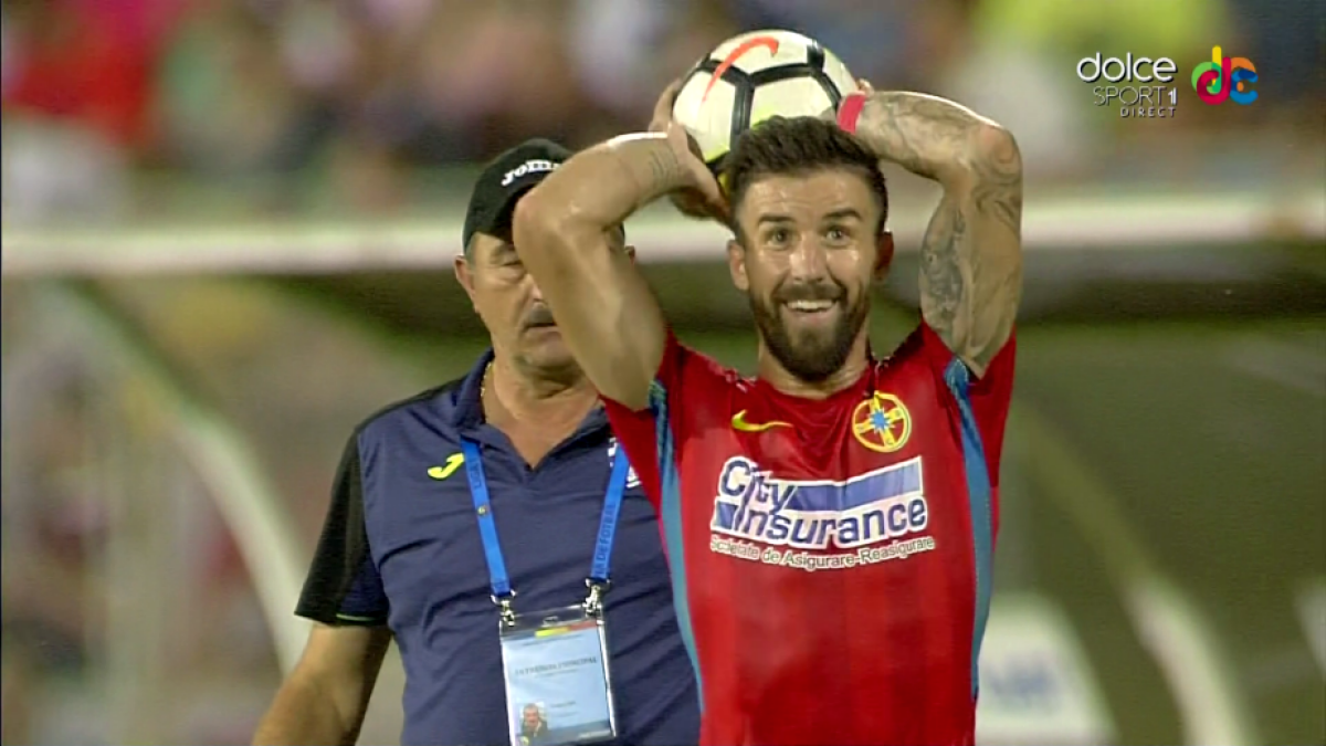 GALERIE FOTO + VIDEO Două momente amuzante cu Gabi Enache în timpul meciului cu ACS Poli!