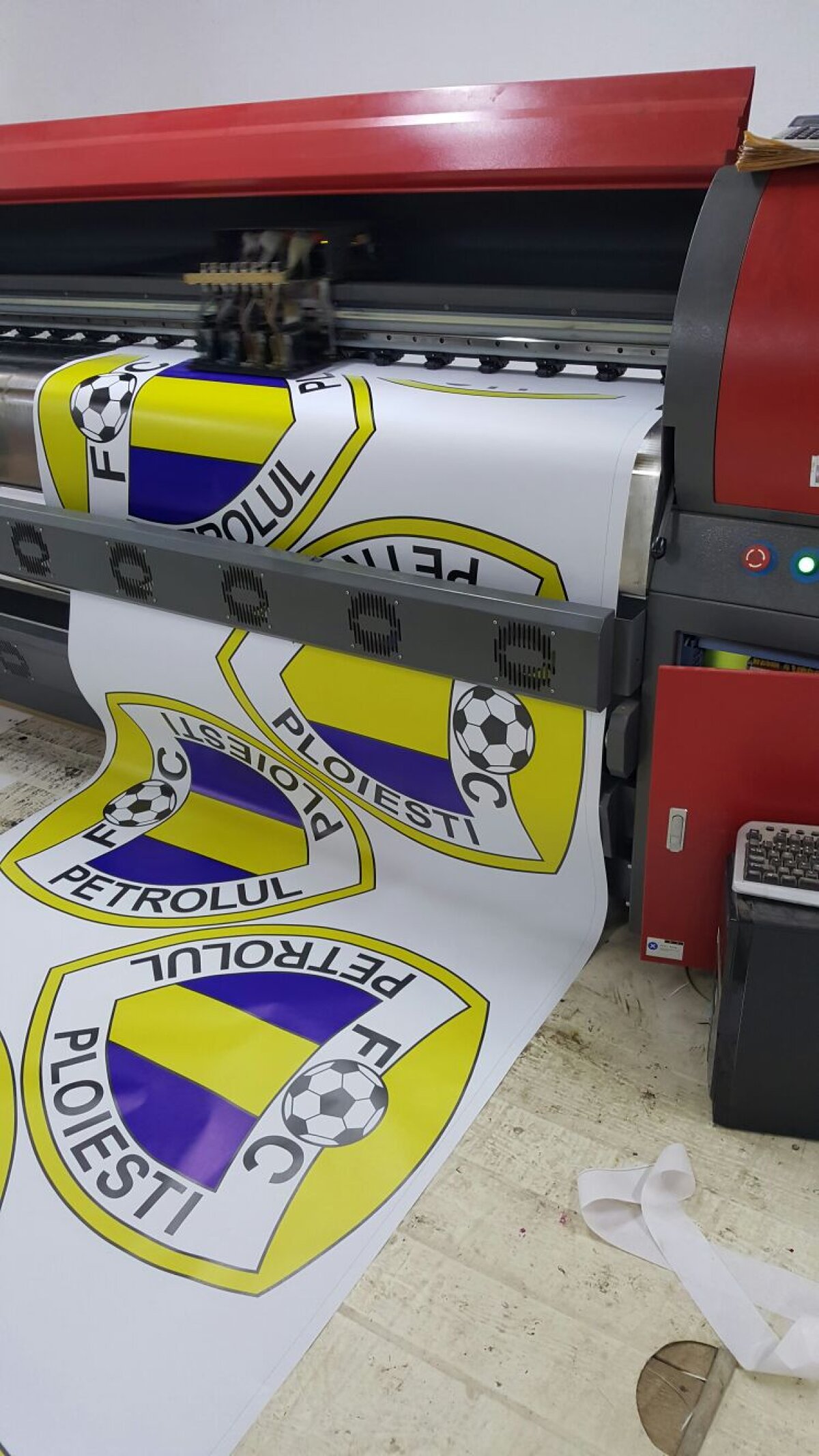 FOTO Povestea unei scenografii memorabile » Artizanii show-ului grandios de la promovarea Petrolului în L3 dezvăluie cum se construiește și cât costă o reprezentație de excepție a tribunelor