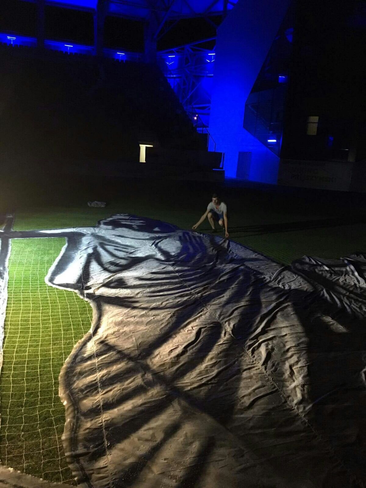 FOTO Povestea unei scenografii memorabile » Artizanii show-ului grandios de la promovarea Petrolului în L3 dezvăluie cum se construiește și cât costă o reprezentație de excepție a tribunelor