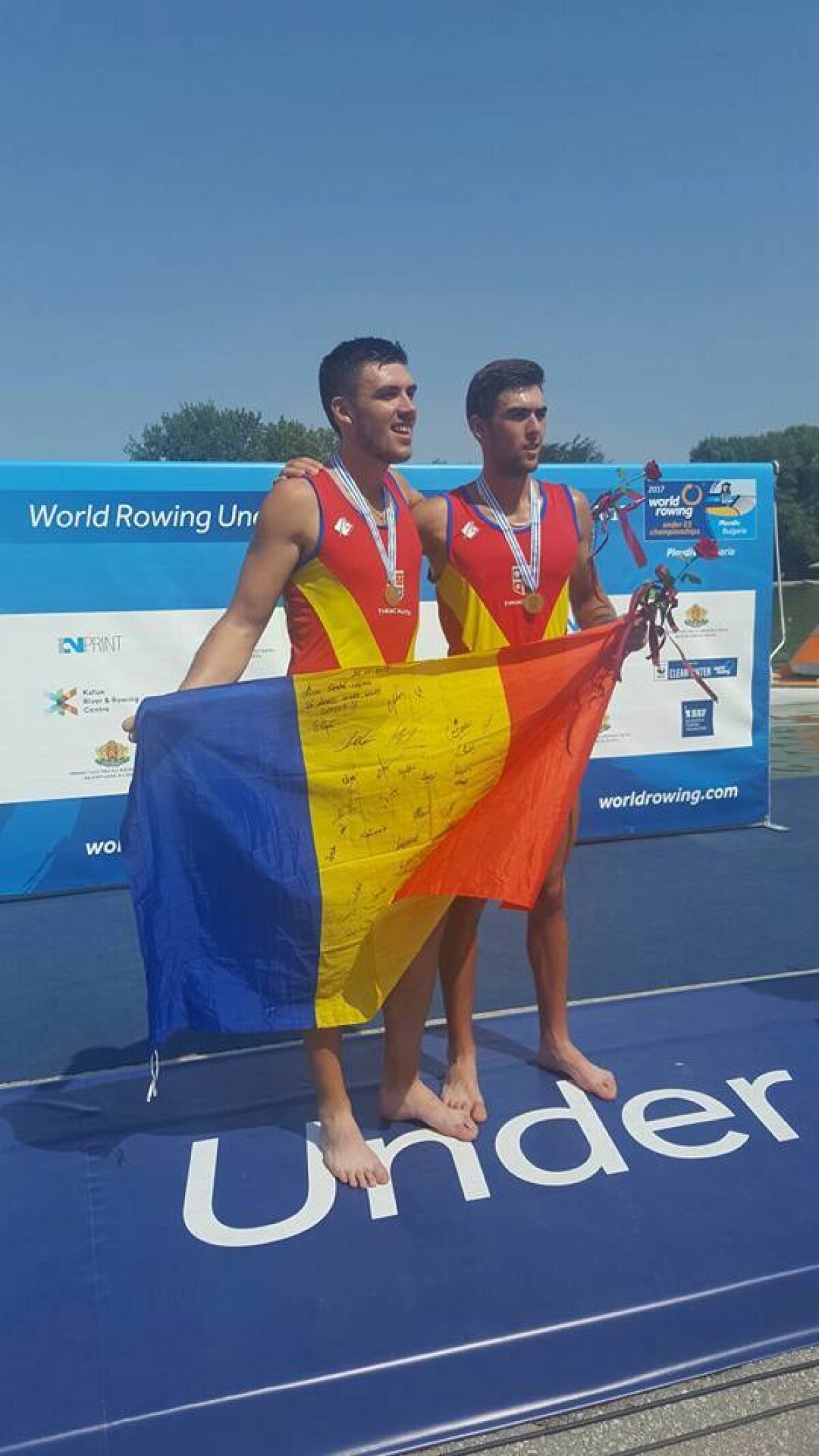 Duminica de aur » Băieții din barca de două rame și fetele de la dublu vâsle categorie ușoară au câștigat titlul mondial!