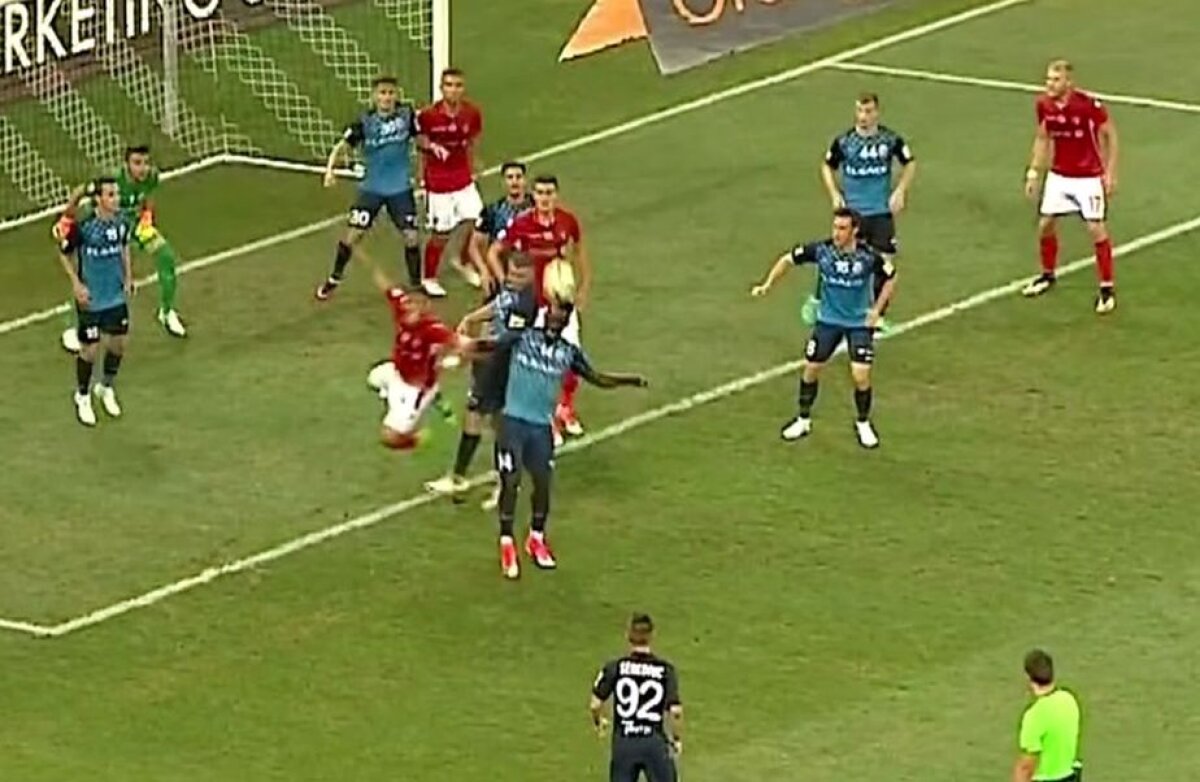 FOTO A avut Dinamo penalty cu FC Botoșani? Duel controversat între Rivaldinho și Kuku