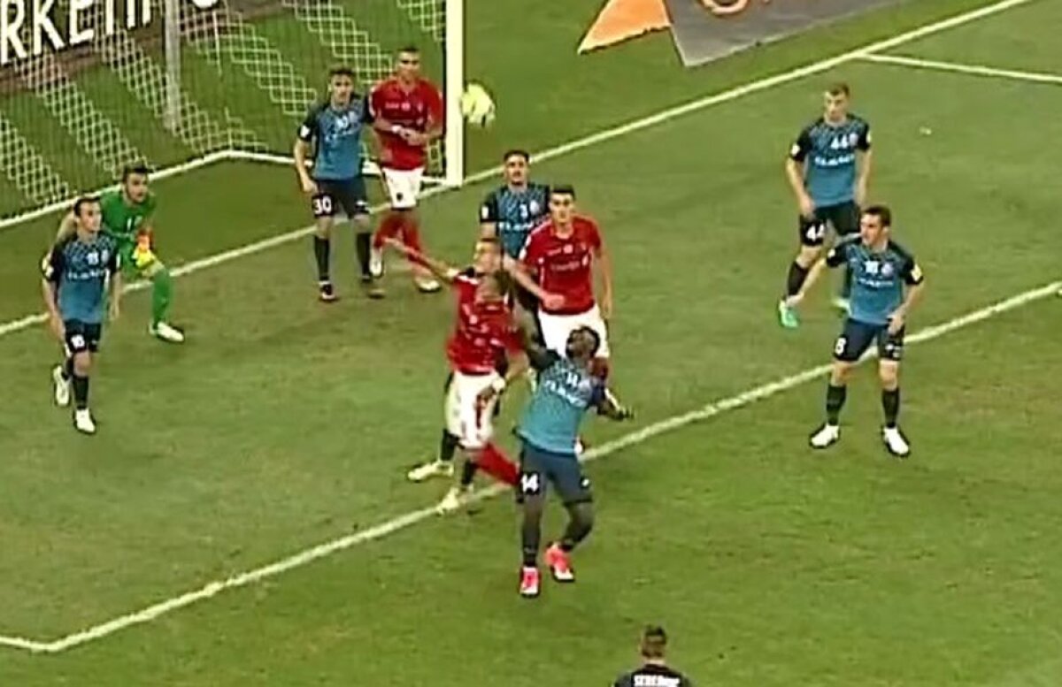 FOTO A avut Dinamo penalty cu FC Botoșani? Duel controversat între Rivaldinho și Kuku