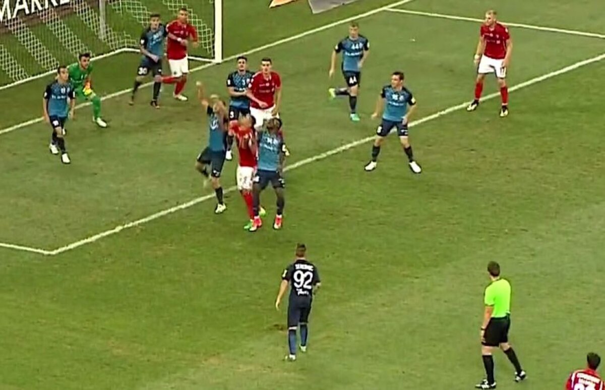 FOTO A avut Dinamo penalty cu FC Botoșani? Duel controversat între Rivaldinho și Kuku