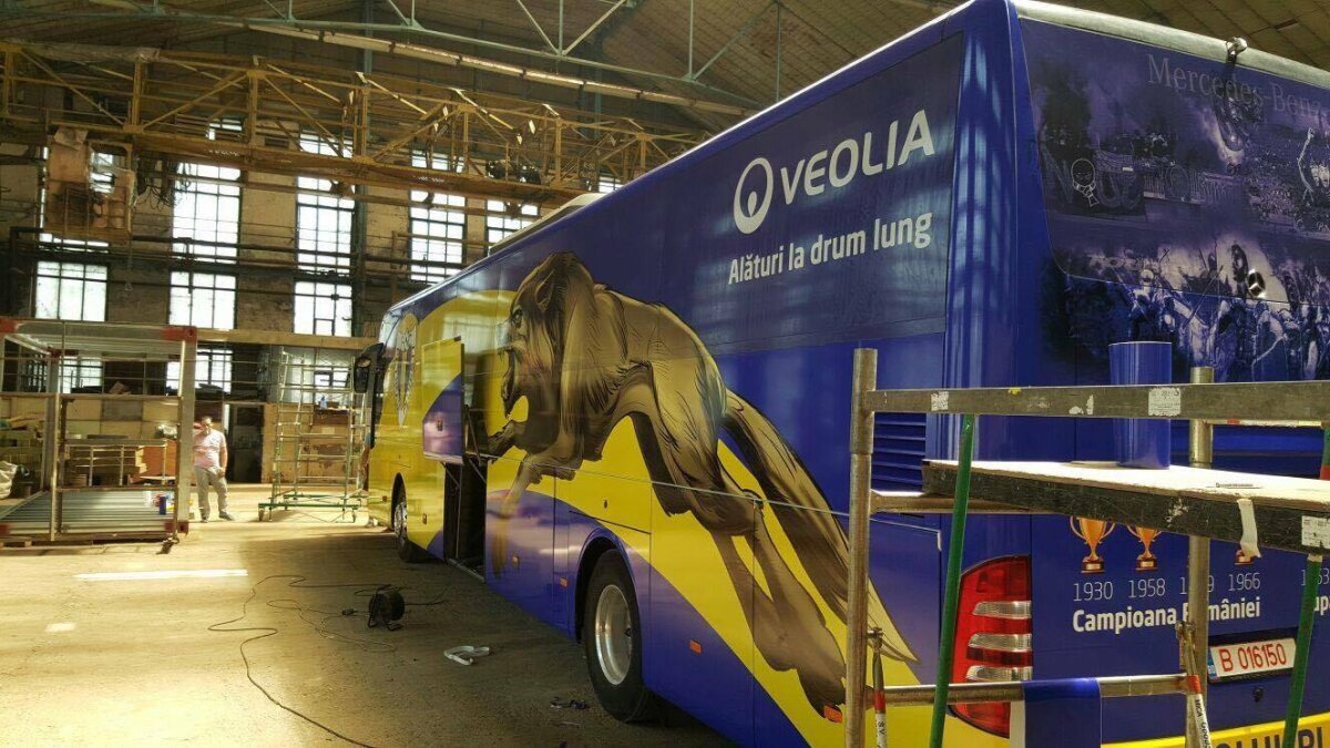 FOTO EXCLUSIV Petrolul și-a branduit noul autocar! Cum arată automobilul "lupilor" și ce dotări are