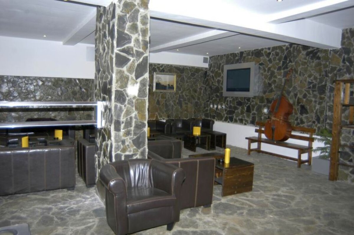 GALERIE FOTO Înapoi în anii '90! De la luxul din Milano, la televizoare cu tub » Unde vor fi cazate vedetele de sute de milioane de euro ale lui AC Milan 