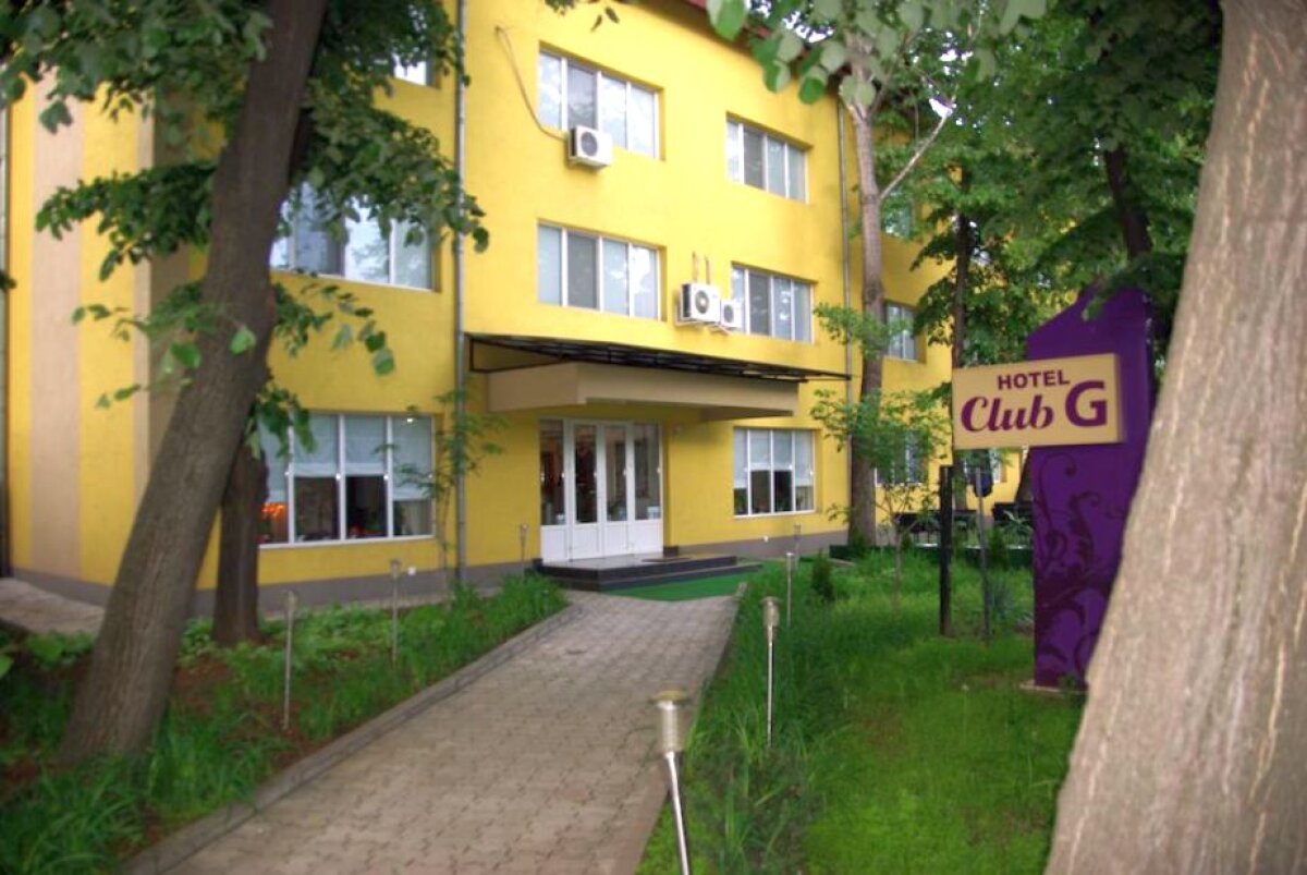 GALERIE FOTO Înapoi în anii '90! De la luxul din Milano, la televizoare cu tub » Unde vor fi cazate vedetele de sute de milioane de euro ale lui AC Milan 