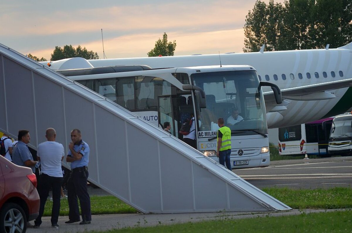 Corespondenţă din Craiova » GALERIE FOTO+VIDEO Incident cu autocarul Milanului la plecarea de pe aeroportul din Bănie!