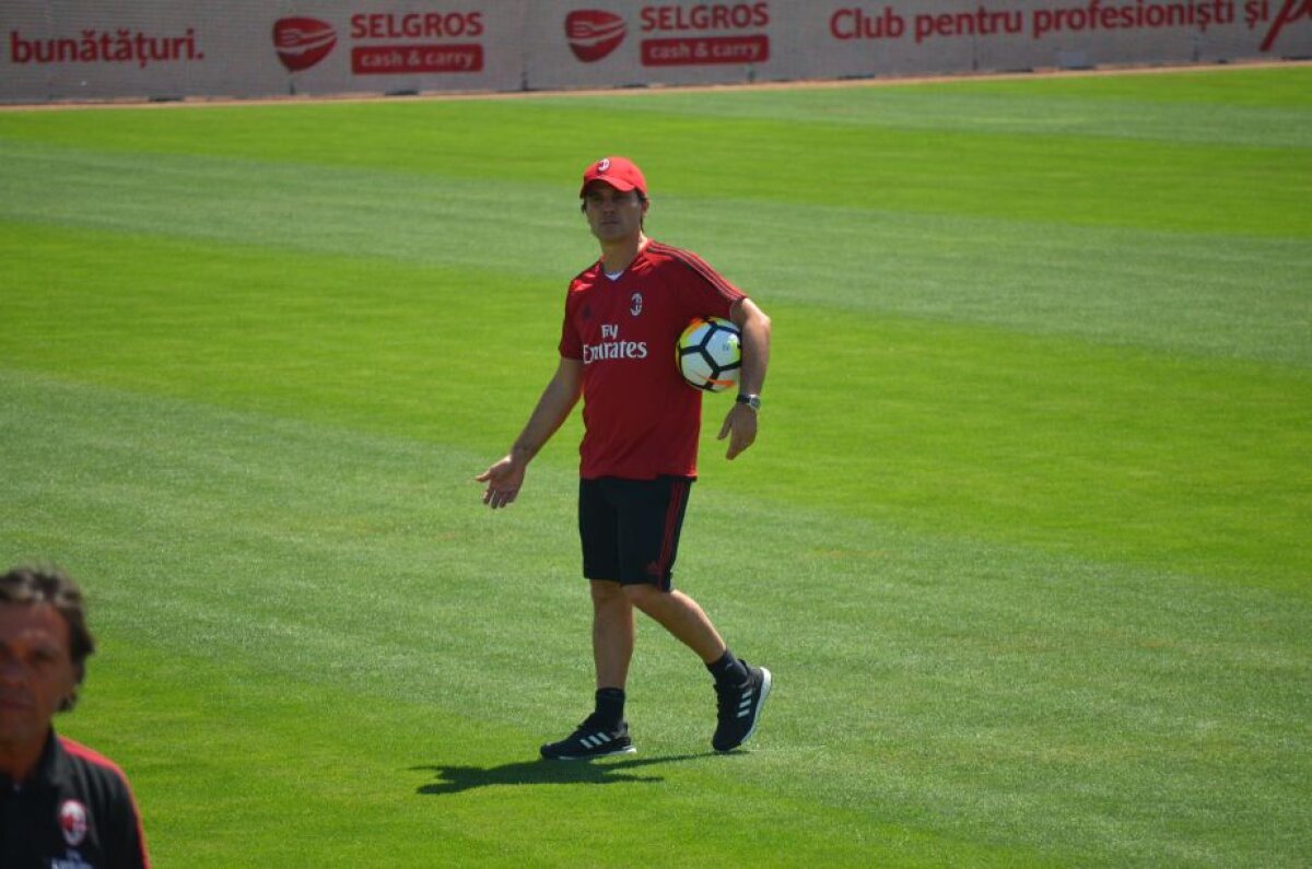 CSU CRAIOVA - AC MILAN » Galerie FOTO+VIDEO de la antrenamentul italienilor + Incident amuzant la ședința de pregătire a milanezilor