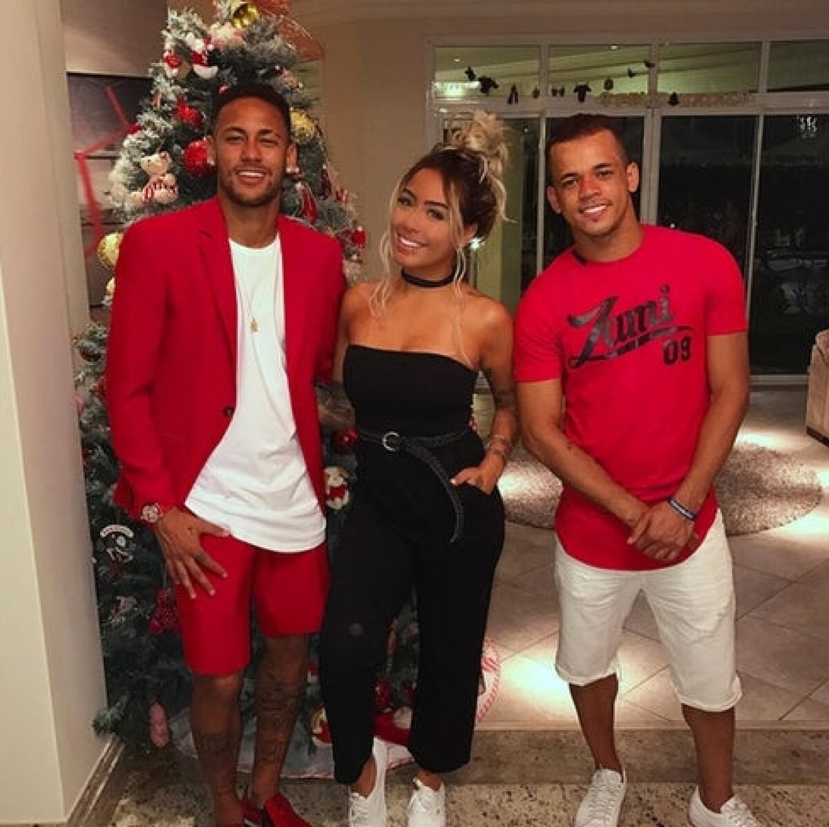 FOTO Genă de familie » Neymar are o soră care adoră să pozeze sexy