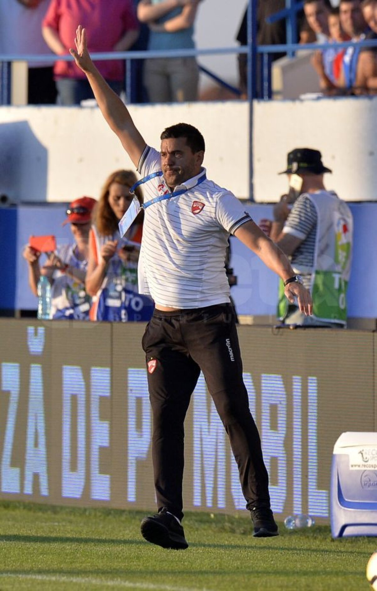 VIDEO + FOTO Viitorul - Dinamo 0-1 // De la psiholog la șampanie » Tânărul Costache aduce "victoria" câinilor pe final!