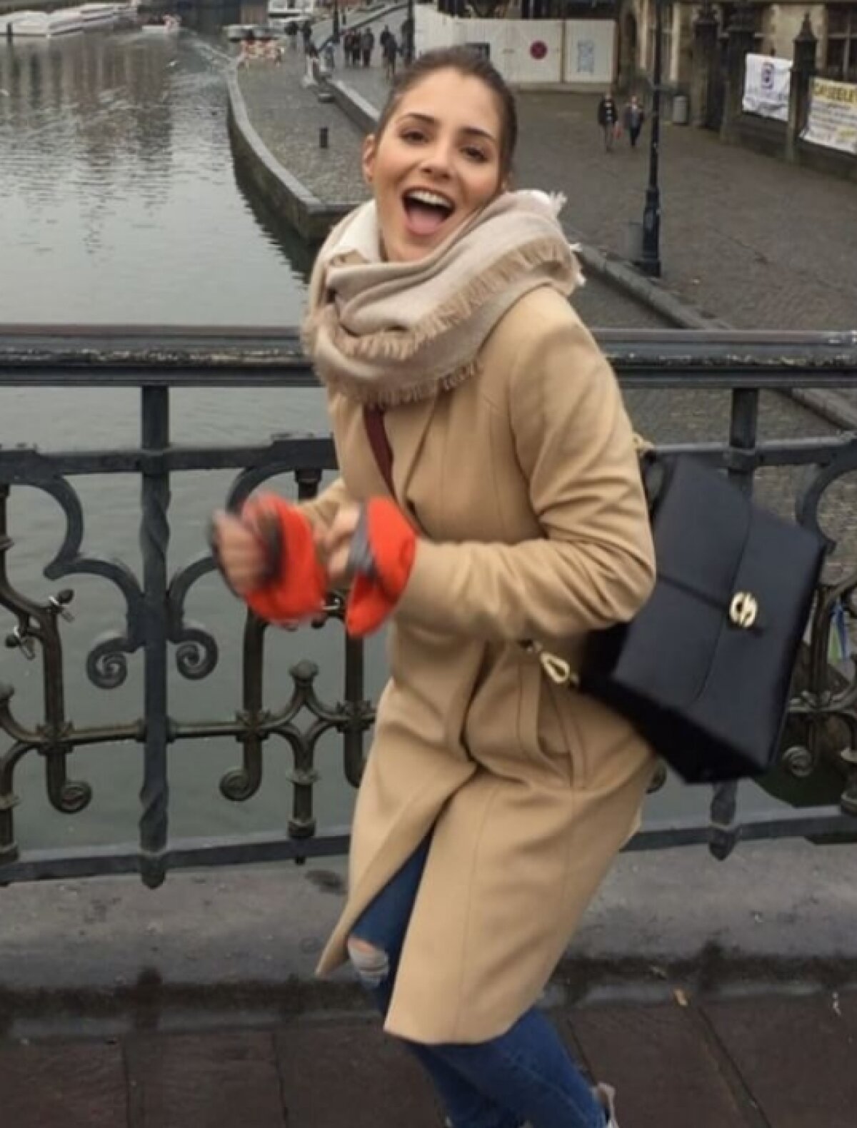FOTO Se mută la Londra? Dublă lovitură pentru Chicharito: transfer în Premier și o iubită superfocoasă