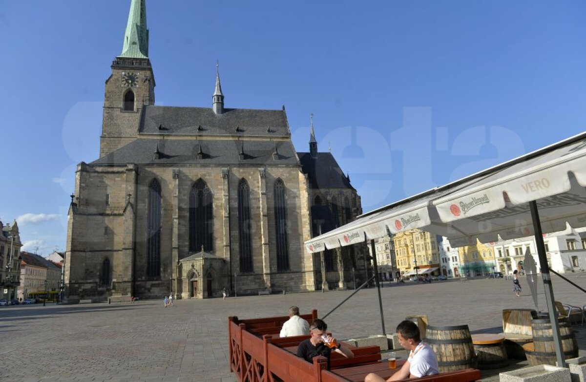 GALERIE FOTO Corespondență GSP din Plzen » FCSB atacă play-off-ul în "Piteștiul" cu berea mai ieftină decât apa plată