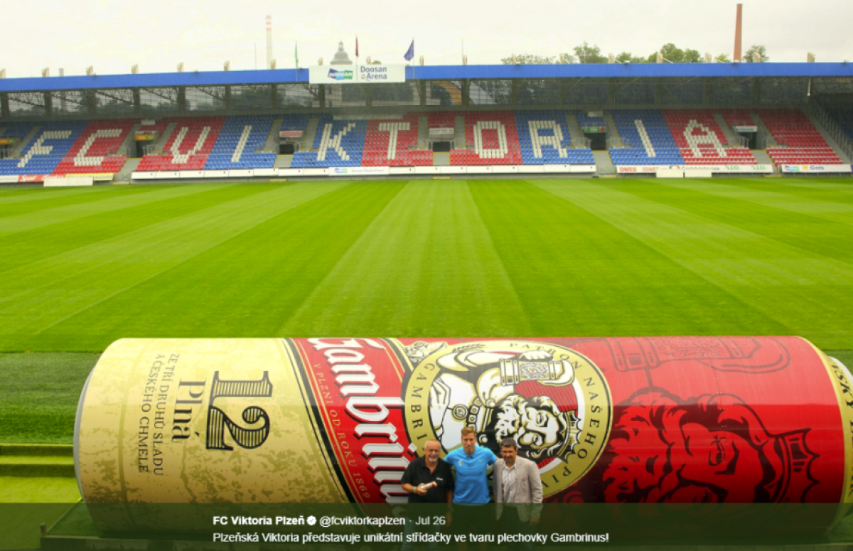 FOTO Corespondență GSP din Plzen » Stau în doze de bere :) Viktoria Plzen știe să-și promoveze sponsorul » Comparație între Arena Națională și stadionul cehilor