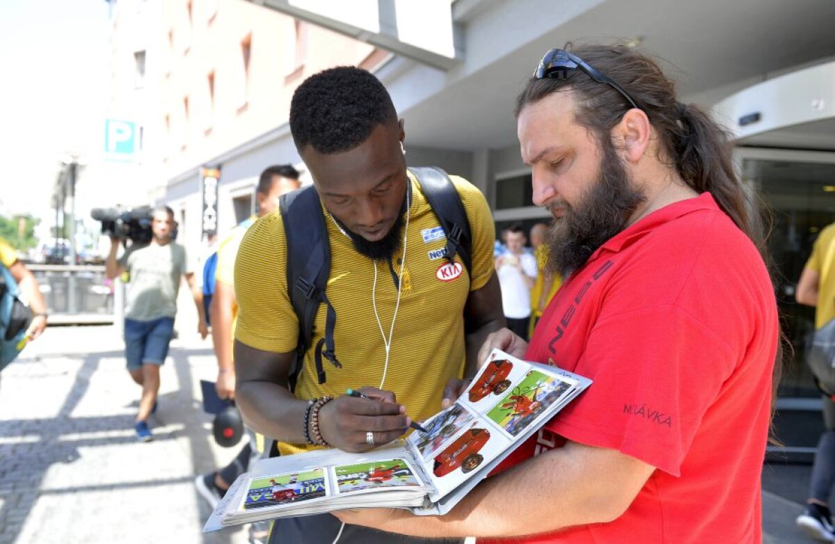 GALERIE FOTO + VIDEO Corespondență GSP din Plzen » Primele imagini cu delegația FCSB în Cehia » Cine i-a așteptat pe jucători la hotel