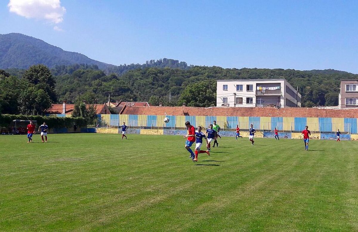 FOTO Petrolul și Oțelul joacă finala turneului "Nicolae Pescaru", la care mai participă CSA Steaua și Steagul Roșu Brașov