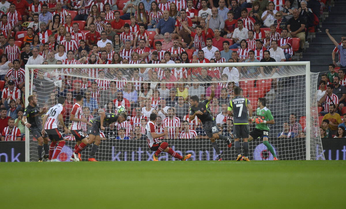 FOTO + VIDEO Athletic Bilbao - Dinamo // Vulcanul roșu » Dinamoviștii joacă la Bilbao într-o atmosferă electrizantă. Nici PCH nu s-a lăsat mai prejos