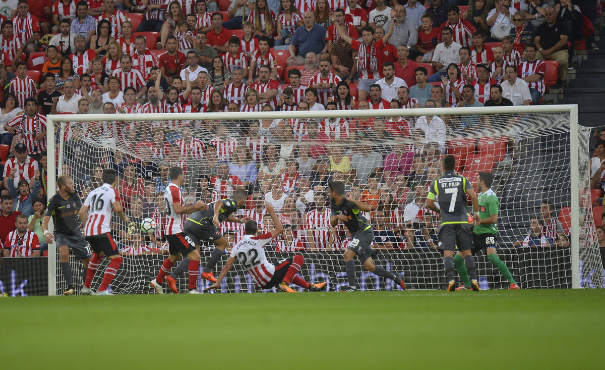 FOTO + VIDEO Athletic Bilbao - Dinamo // Vulcanul roșu » Dinamoviștii joacă la Bilbao într-o atmosferă electrizantă. Nici PCH nu s-a lăsat mai prejos