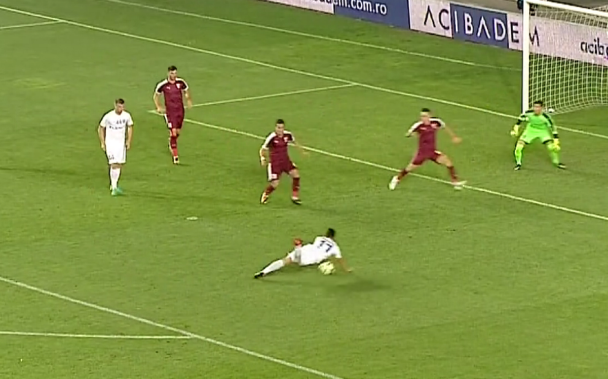 GALERIE FOTO A căzut în cap! :D » "Perla Ligii 1" a irosit o ocazie uriașă și s-a făcut de râs