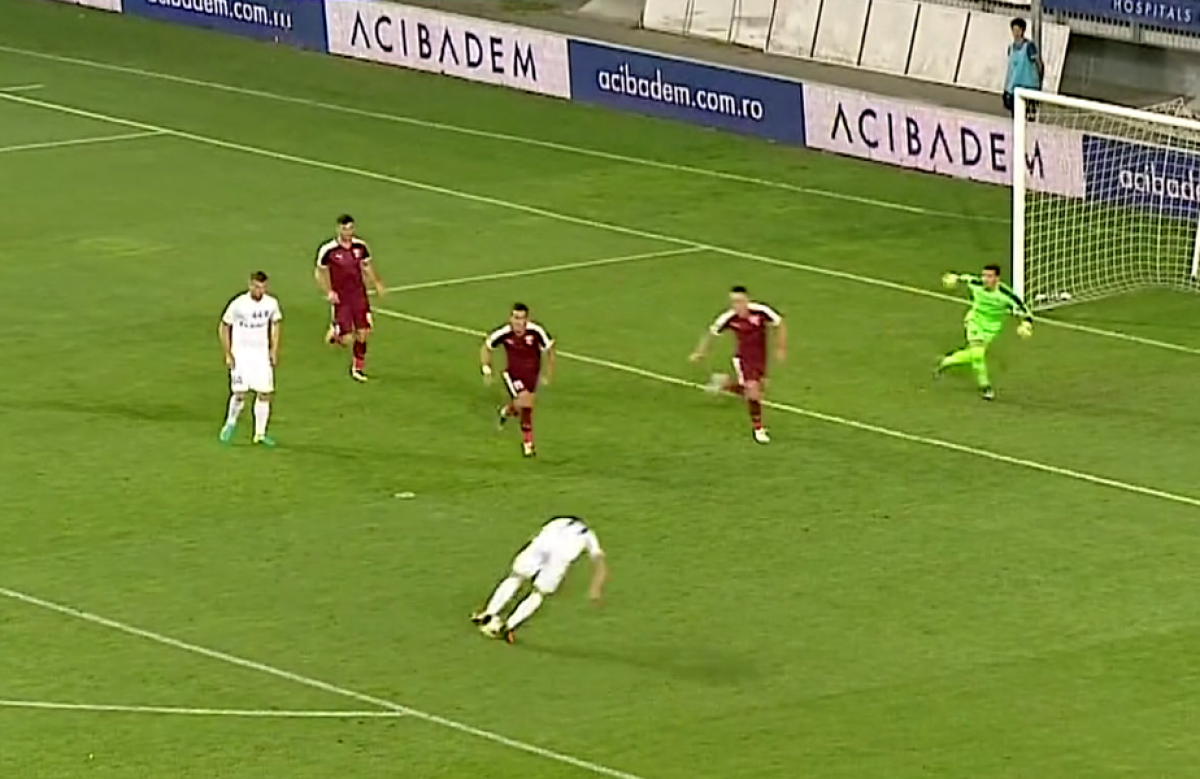 GALERIE FOTO A căzut în cap! :D » "Perla Ligii 1" a irosit o ocazie uriașă și s-a făcut de râs