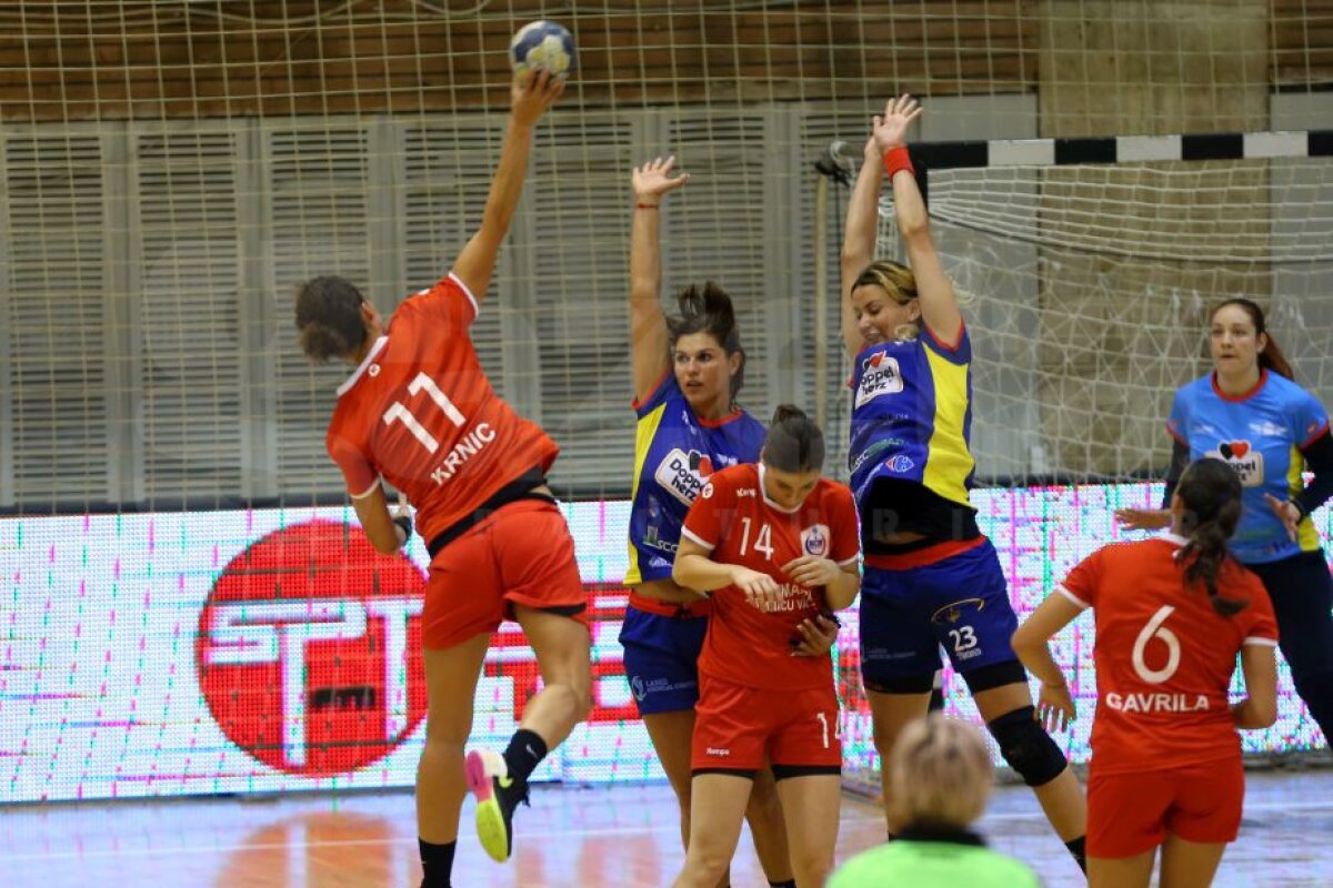 GALERIE FOTO Semicercul cu amintiri » Cum s-a scris meciul de retragere al Ramonei Farcău, în fața a 2.000 de spectatori