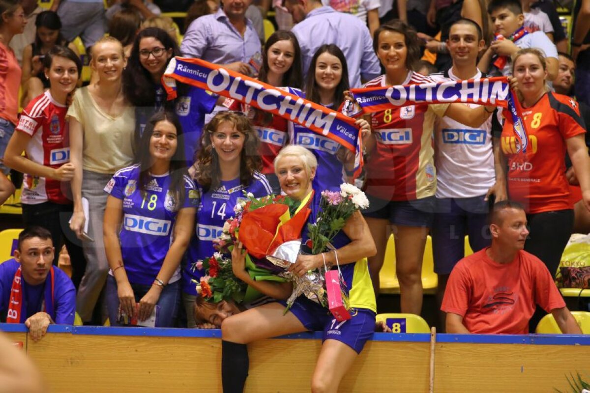 GALERIE FOTO Nostalgia handbalului adevărat » Spectacol la meciul de retragere al Ramonei Farcău