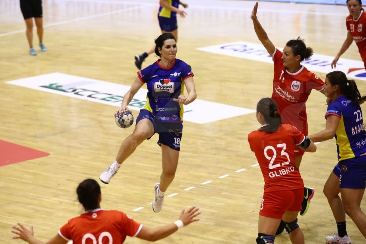 GALERIE FOTO Nostalgia handbalului adevărat » Spectacol la meciul de retragere al Ramonei Farcău