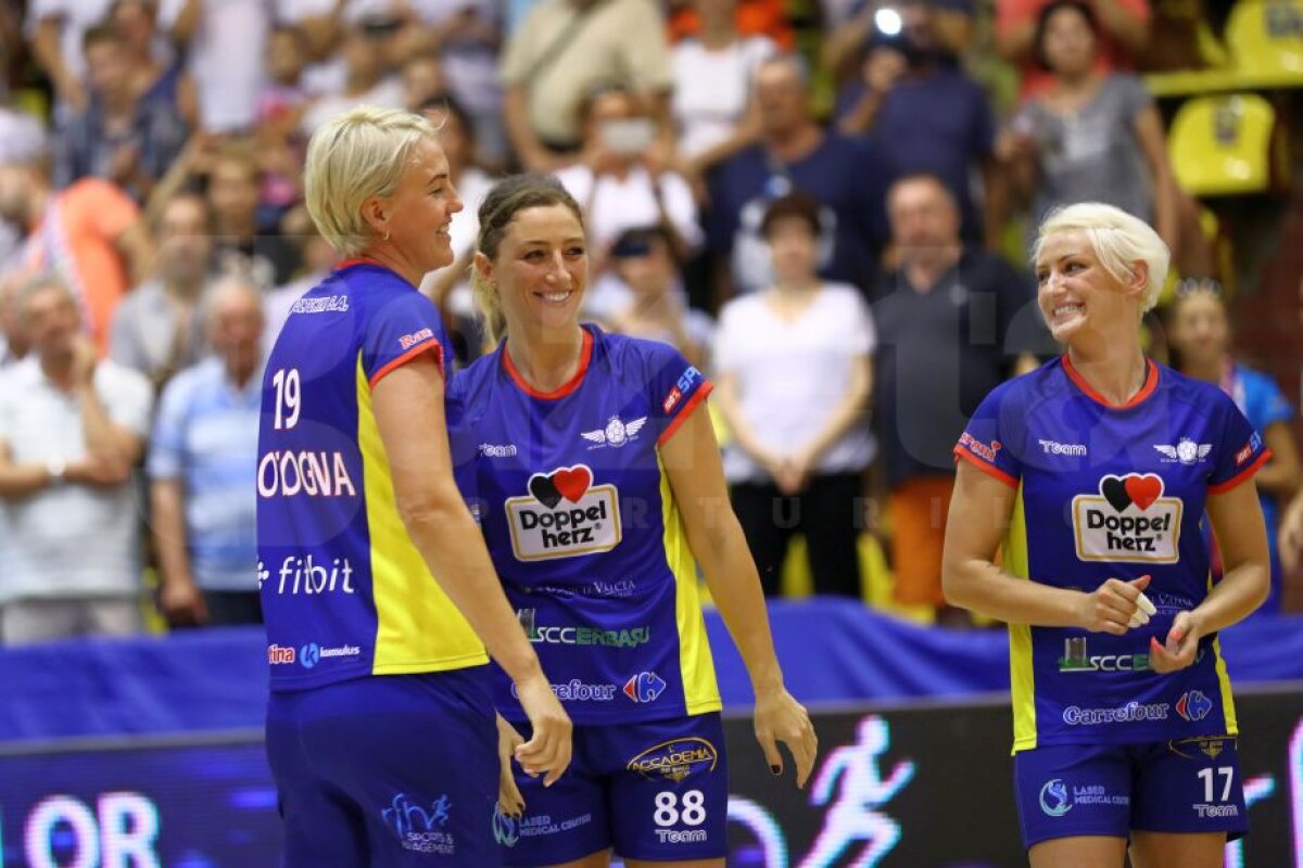 GALERIE FOTO Nostalgia handbalului adevărat » Spectacol la meciul de retragere al Ramonei Farcău