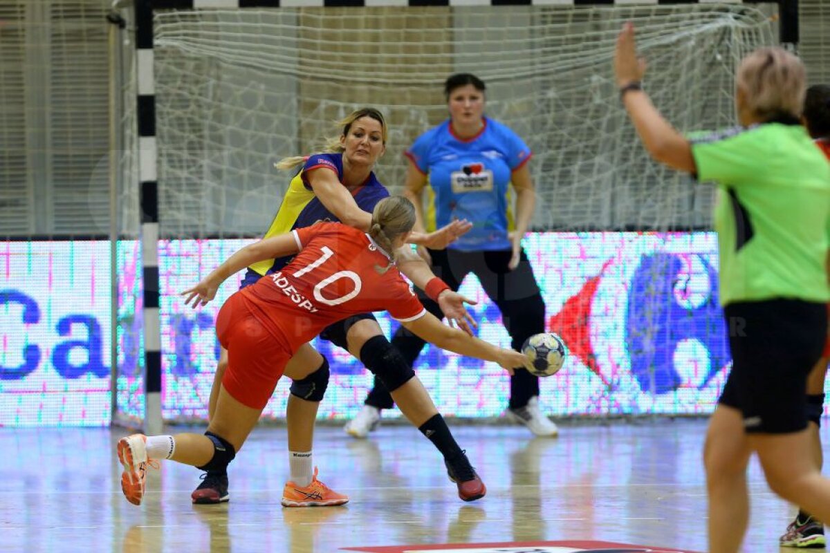 GALERIE FOTO Nostalgia handbalului adevărat » Spectacol la meciul de retragere al Ramonei Farcău