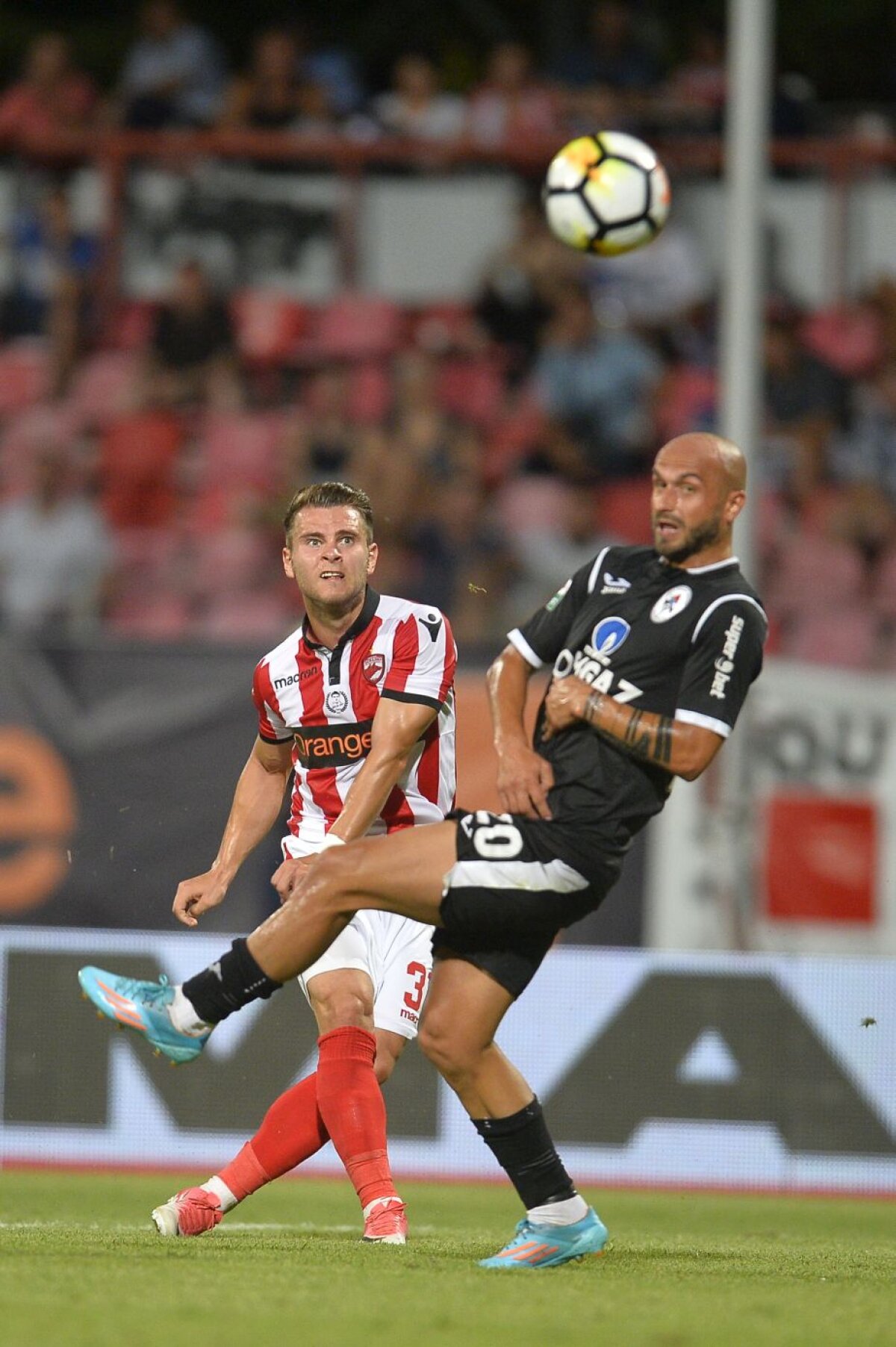 VIDEO+FOTO » Dinamo nu impresionează, dar învinge Gaz Metan, scor 3-1