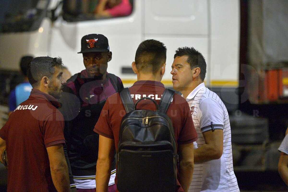 FOTO EXCLUSIV Conversație aprinsă între Contra și jucătorii CFR-ului! Ce au discutat și cum au reacționat fotbaliștii