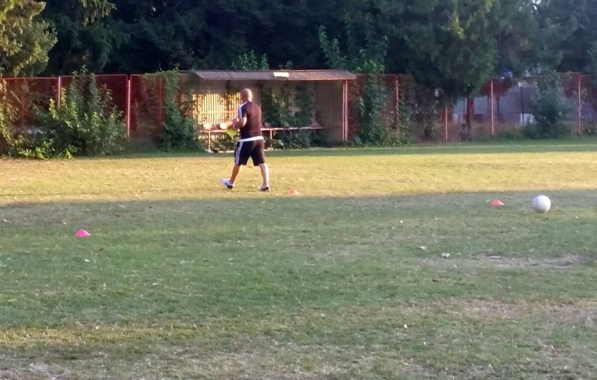 EXCLUSIV VIDEO+FOTO Noul antrenor al Rapidului vorbește pentru prima dată despre duelul cu Steaua din L4: "O aștept ca pe pâinea caldă" » Ce spune despre conflictul cu fostul președinte și modul inedit prin care-și disciplinează elevii